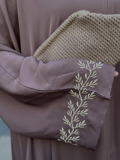 عباية لمسة مطرزة ( قطعتين ) 💕