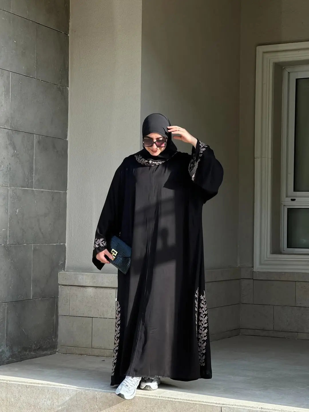 عباية لمسة مطرزة ( قطعتين ) 💕