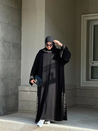 عباية لمسة مطرزة ( قطعتين ) 💕