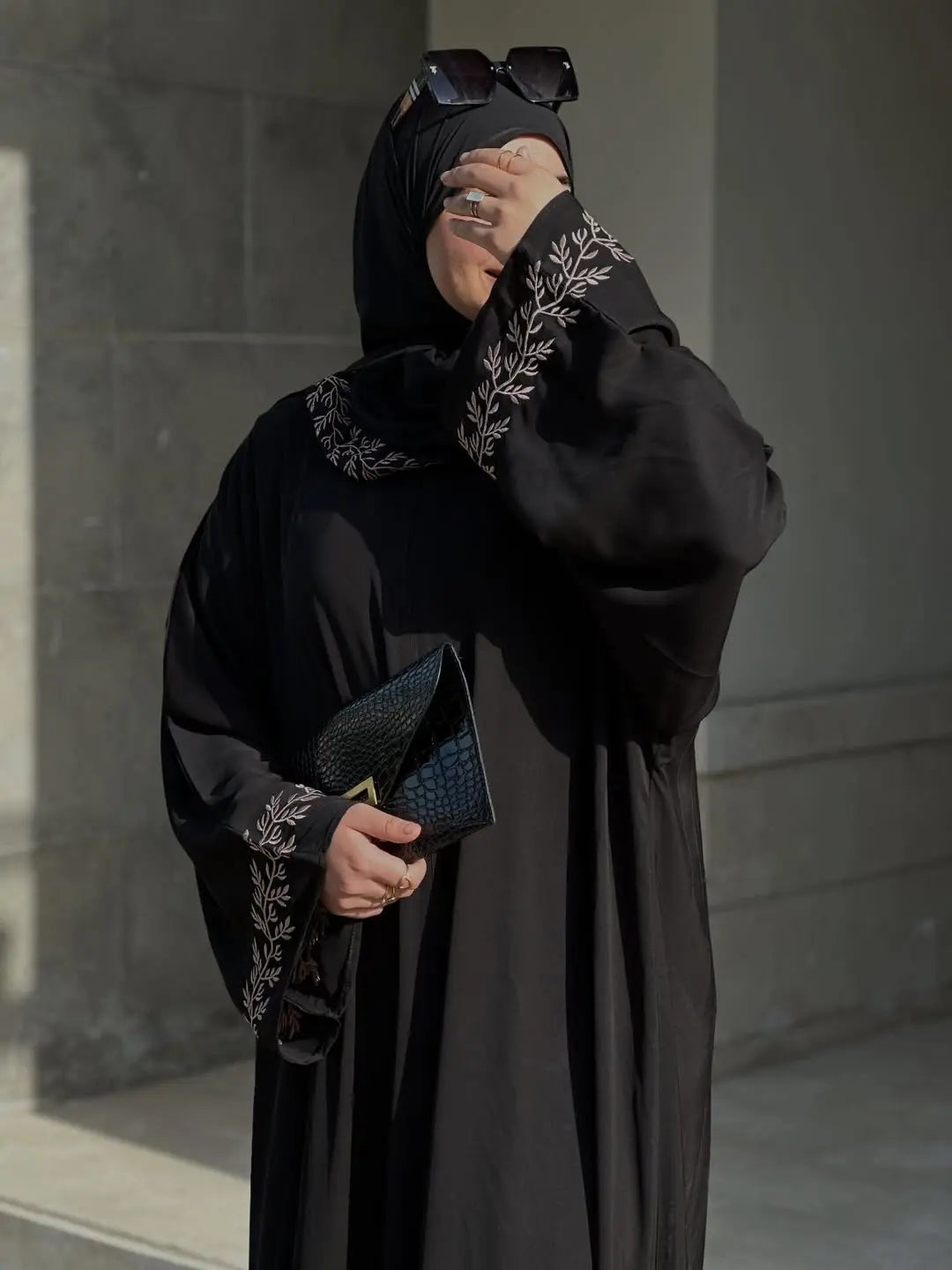 عباية لمسة مطرزة ( قطعتين ) 💕